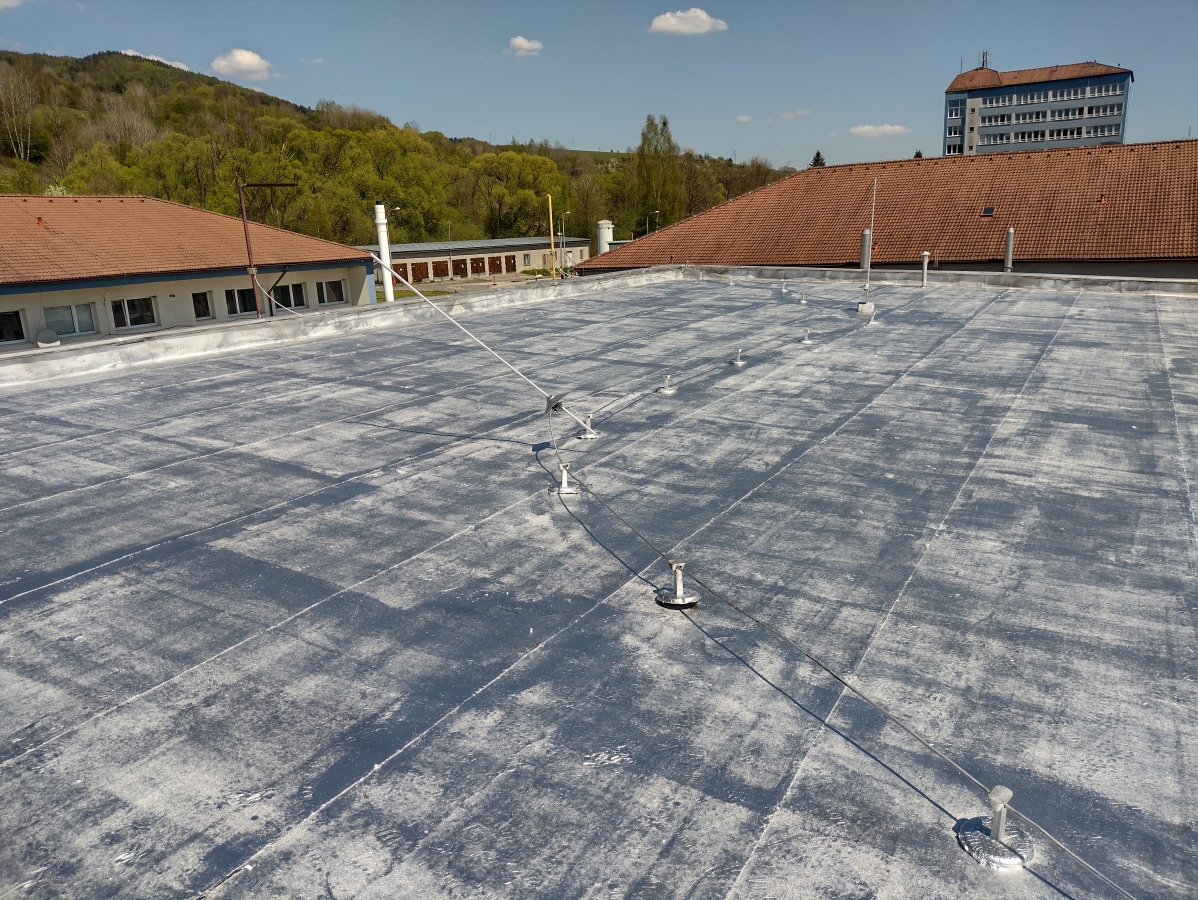 Renovácia asfaltovej strechy na budove NsP v Brezne
