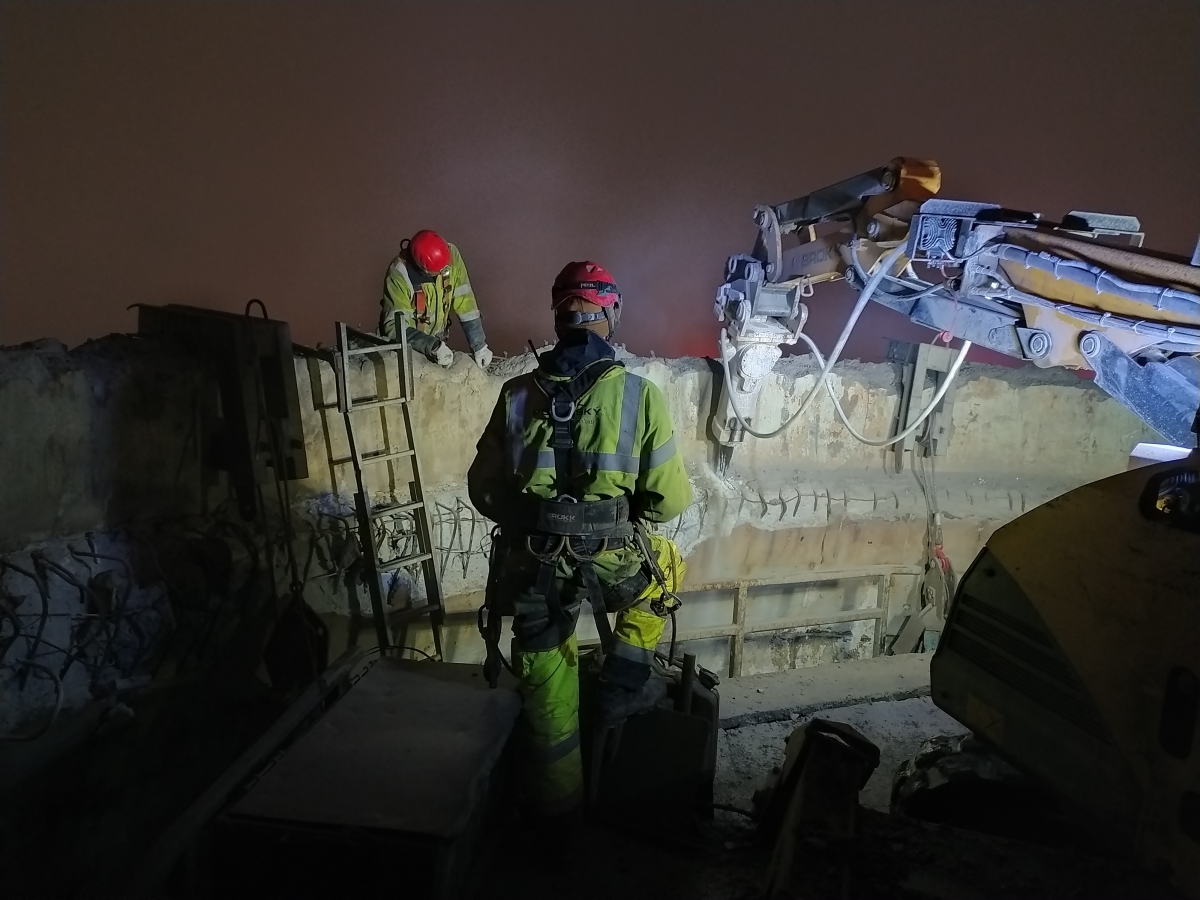Demolácia komína Poľsko